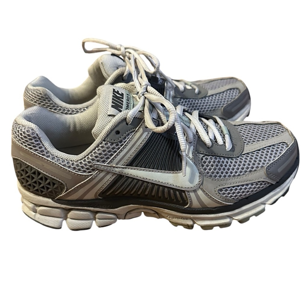 Nike Zoom Vomero 5 size 8.5/40